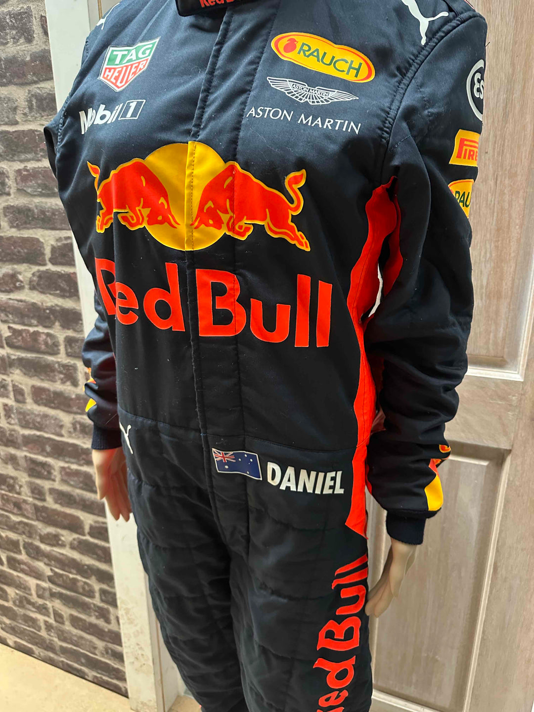 2017 Daniel Ricciardo Red Bull Racing TAG Heuer Formula 1 Puma Race Su ...