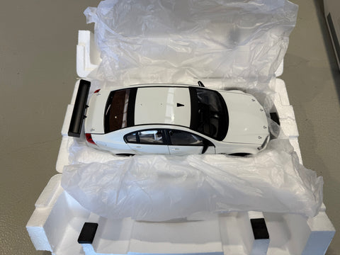 Biante Holden Commodore VE II Limited White Plain Body Prototype 1:18 Scale Model Car